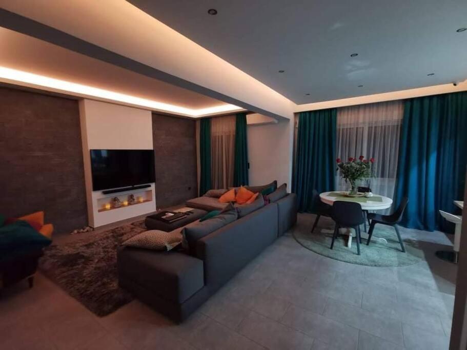 Live Minimal Apartment Athens Ngoại thất bức ảnh